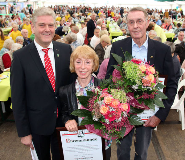 Ingrid Nachtmann erhält Ehrennadel