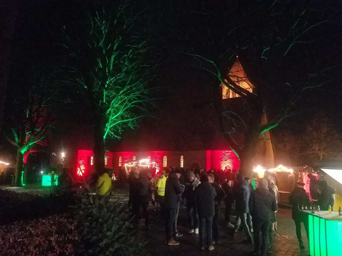 Erster Weihnachtsmarkt in Anreppen ein voller Erfolg