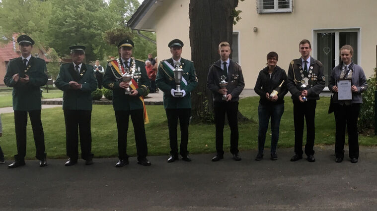 Traditioneller Maiausmarsch der St. Josef Schützen